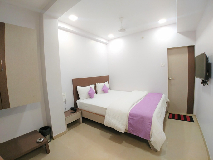 Bedroom 5, Hotel Matruchhaya Lonavala, Pune