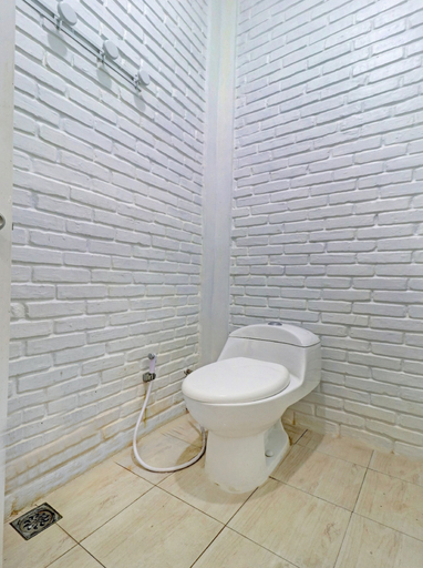 Bathroom 5, Collection O 90617 Rumah Oma Opa Syariah, Bandung