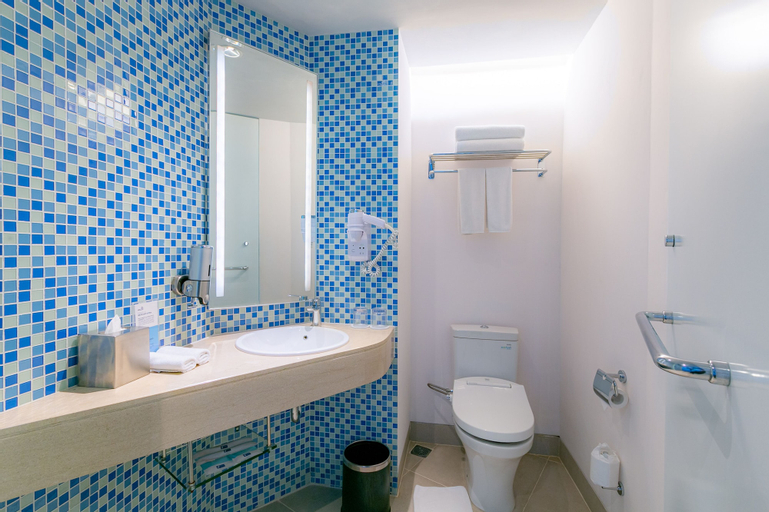Bathroom 14