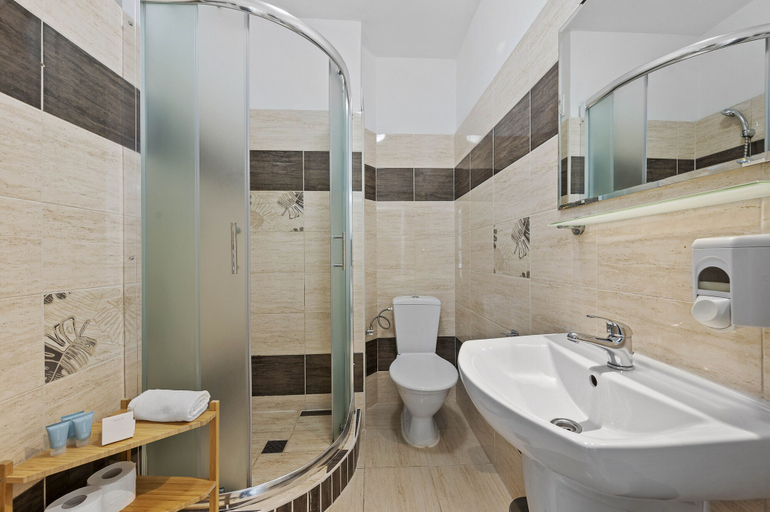 Bathroom 4, Le Petit, Bratislava I