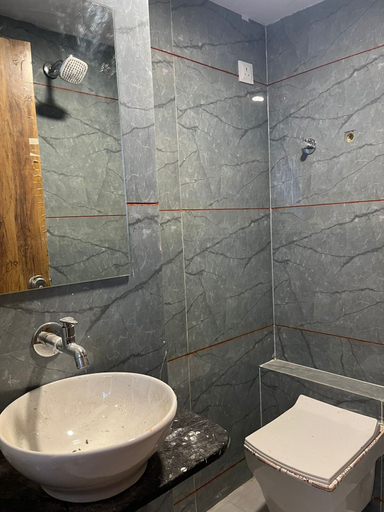 Bathroom 3, Hotel Villa Prime, Vadodara