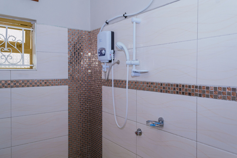 Bathroom 3, Hoima Breeze Hotel, Bugahya