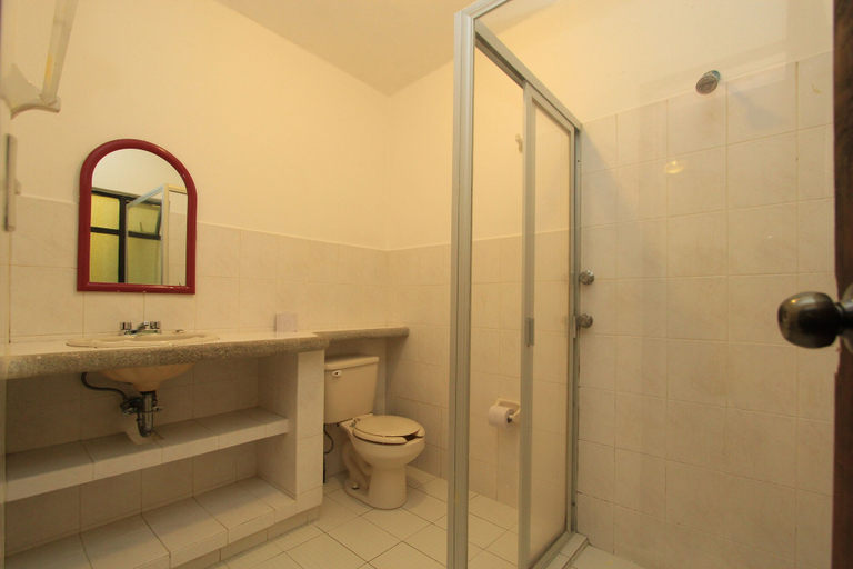Bathroom 4, Jardines de Luz, San Cristóbal de las Casas