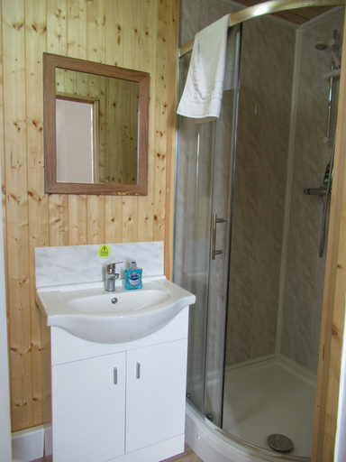 Bathroom 3, Lennard House, Kent