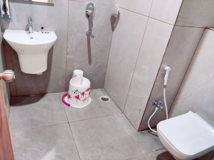 Bathroom, Goroomgo Shree Gajanana puri, Puri