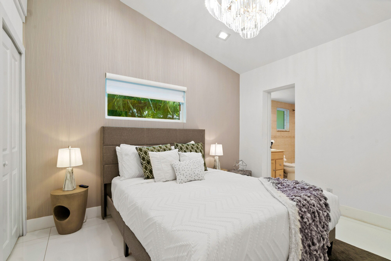 Bedroom 2, Wonderful 5BR House At Brickell Miami, Miami-Dade