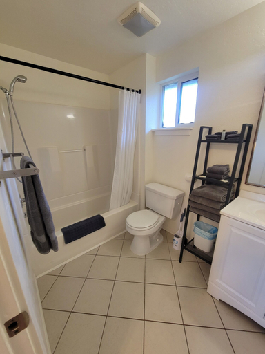 Bathroom 3, Hood River Suites Apartment Hotel, Hood River