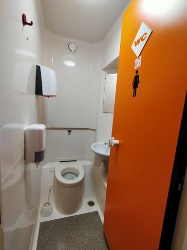 Bathroom 5, Hotel Thania, Hérault