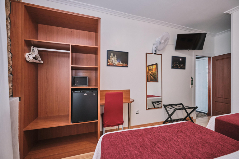 Bedroom 4, Hotel Entrecercas, A Coruña