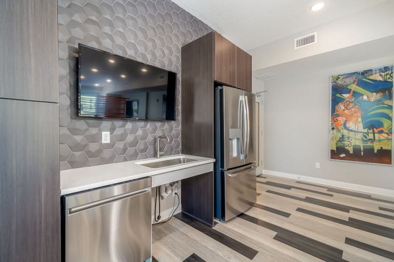 Room 2, Des Moines Beautiful 2BD 2BA Downtown Apartment, Polk