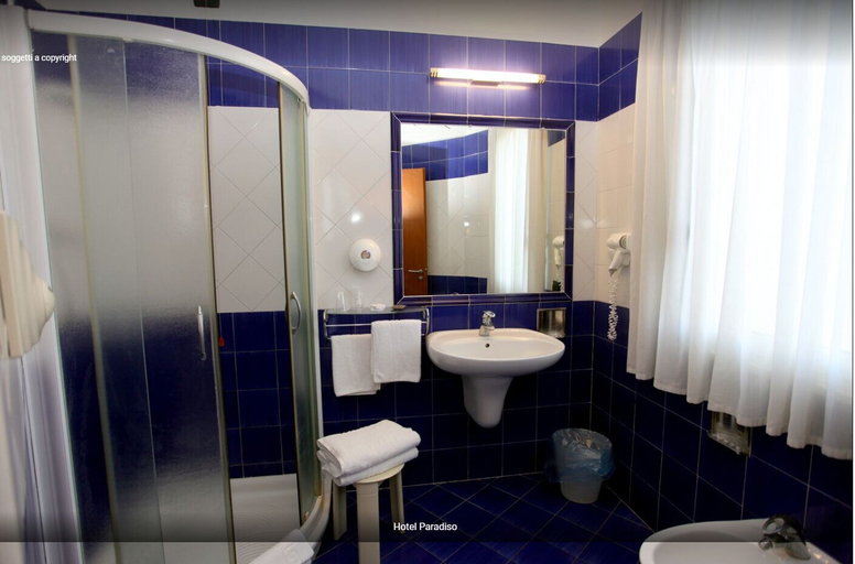 Bathroom 3, Paradiso Hotel, Napoli