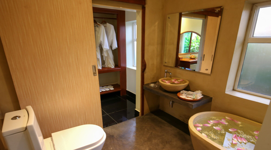 Bathroom 5, Chheng Residence, Siem Reap