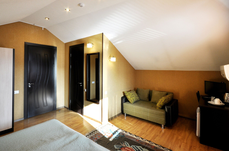 Others 5, Hotel Flamingo, Tbilisi