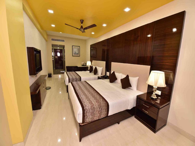 Bedroom 2, Hotel Calangute Central, North Goa