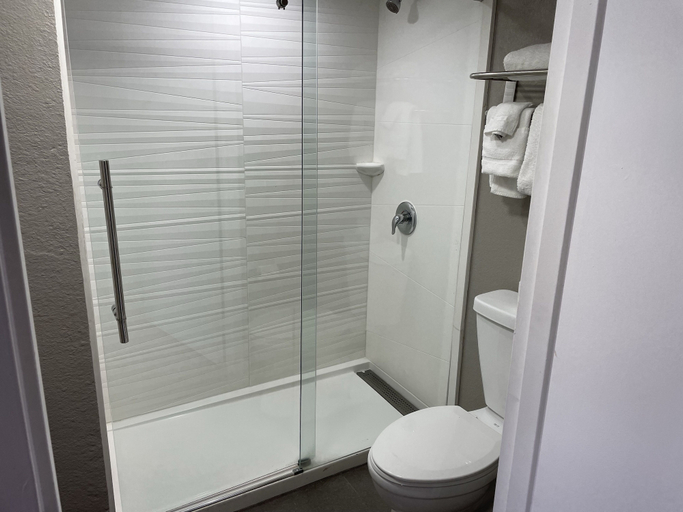 Bathroom 5, Motel 6 San Diego, CA - Southbay, San Diego
