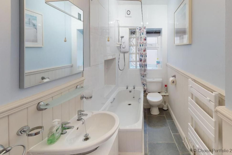 Bathroom 4, Woolacombe Hibiscus 2 Bedrooms, Devon