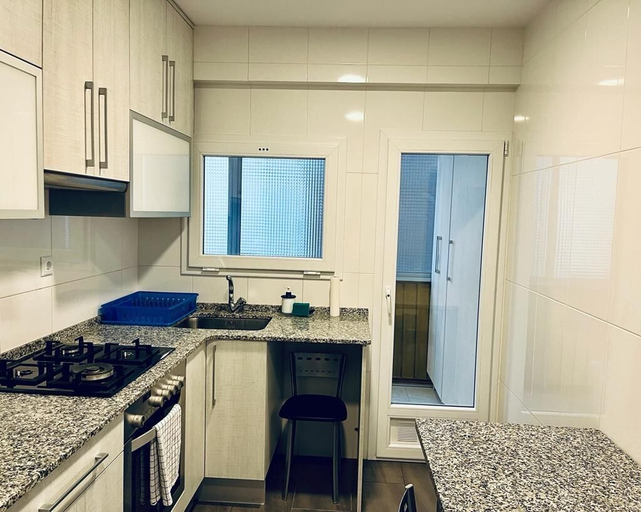 Others 3, Amplio apartamento cerca FIRA y Centro, Barcelona