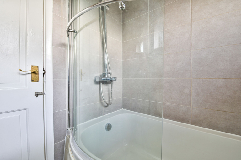 Bathroom 3, Spacious 3 Bedroom House in Barry, Vale of Glamorgan