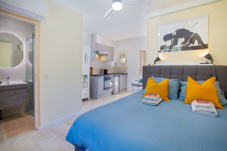 Bedroom 5, La Connéxion, station réservée aux hommes gays, Alpes-Maritimes