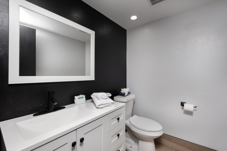 Bathroom 4, The Cactus Cove Inn and Suites, Potter