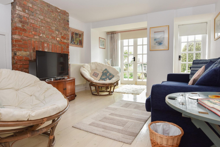 Room 2, Mulberry Cottage Coastal Holiday Home, Isle of Wight
