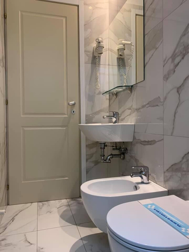 Bathroom, Hotel Marittima, Rimini