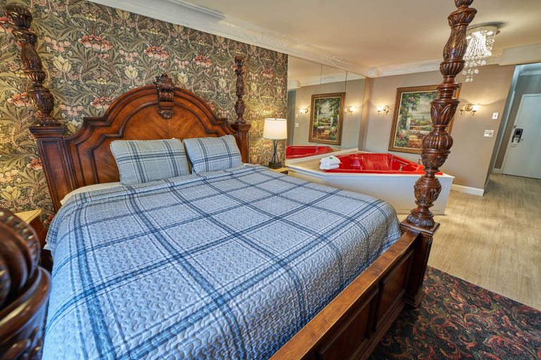 Bedroom 4, Hyannis Plaza Hotel, Barnstable