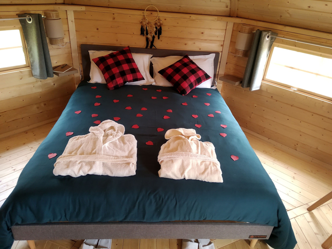 Bedroom 5, Les Cabanes du Grand Nord, Loire