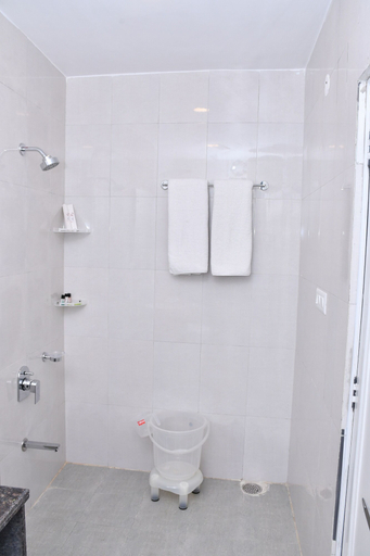 Bathroom 4, Hotel The Crown, Kangra