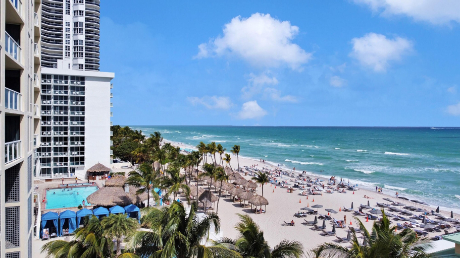 Exterior & Views 2, Wonderful South Beach Condo For 8 People, Miami-Dade