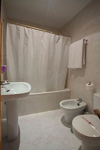 Bathroom 3, Complejo Roma, Cáceres