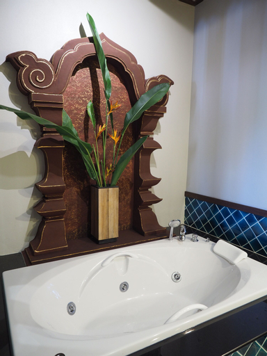 Bathroom 28