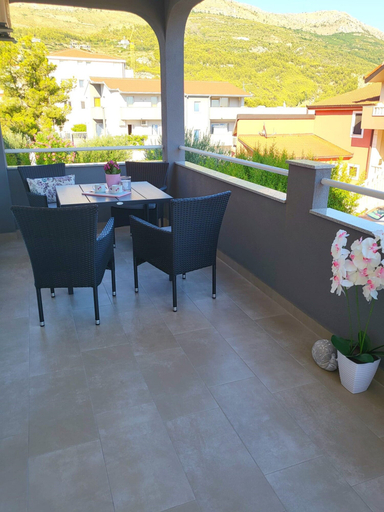 Terrace/patio, Apartment Near Beach With the Balcony, Podstrana