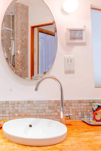 Bathroom 2, Vibrant 2BD Flat - Near London Bridge, London