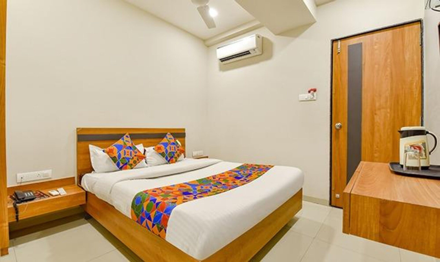 Fabhotel Happinex, Surat