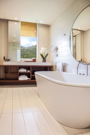Bathroom 5, Jiva Hill Resort - Genève, Ain
