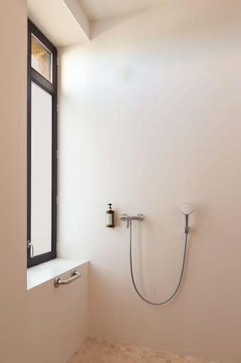 Bathroom 3, Hôtel La Prison, Hérault