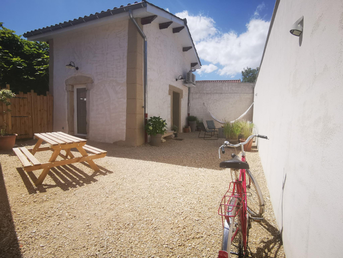 Exterior & Views 1, Le Petit Saugnieu, Rhône