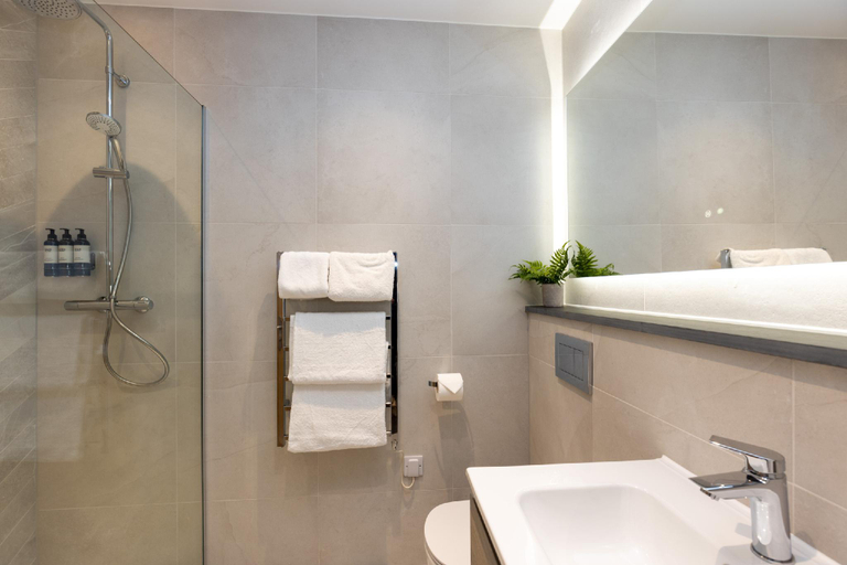 Bathroom 3, The Kingswood, Cornwall