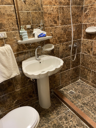 Bathroom 3, Pyramids lounge, Unorganized in Al Jizah
