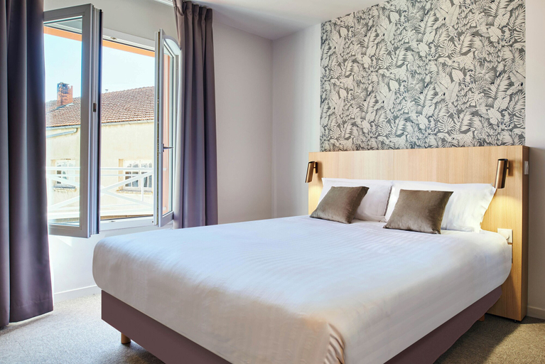 Bedroom 5, Logis Hôtel Larivaut, Puy-Guillaume, Puy-de-Dôme