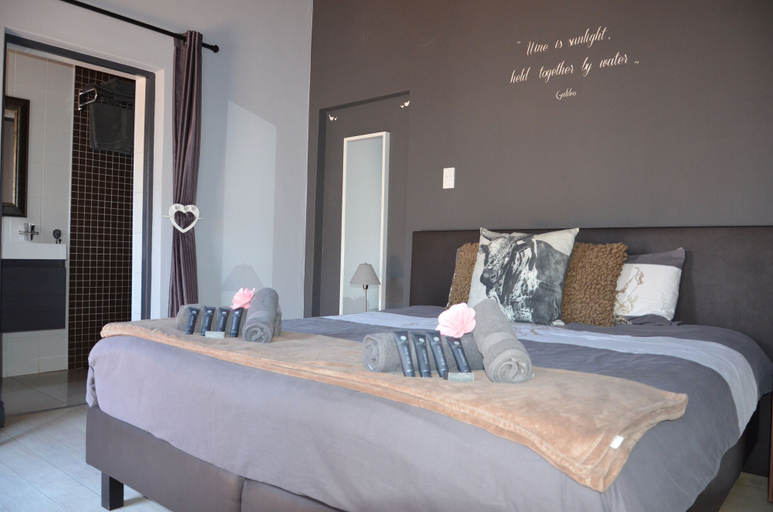 Bedroom 2, Sauvignon Country Lodge, Cape Winelands