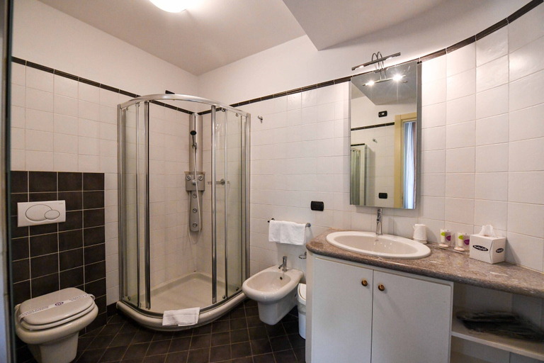 Bathroom 5, Aquazzurra Resort & Aparthotel, Verbano-Cusio-Ossola