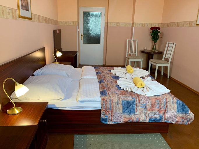Others 5, Hotel Victor, Praha 8