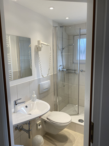 Bathroom 4, Wellnesshotel Rothfuss mit Spa und 2 Schwimmbädern, Calw