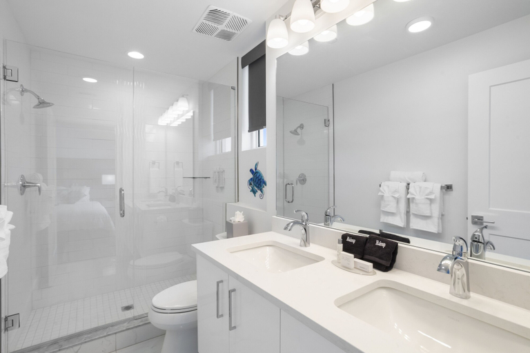 Bathroom 5, Ocean Club Treasure Island Hotel, Pinellas