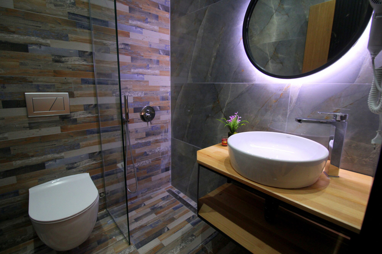 Bathroom 5, Hotel Citrus, Sarandës