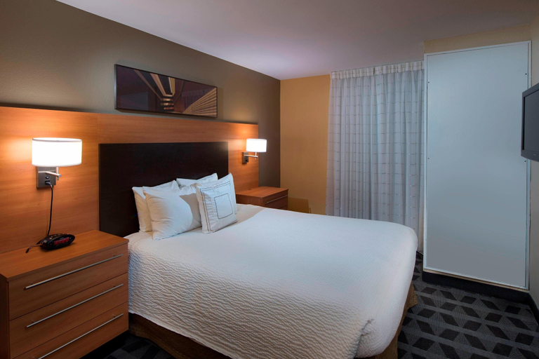 Bedroom 3, TownePlace Suites by Marriott Atlanta Alpharetta, Fulton