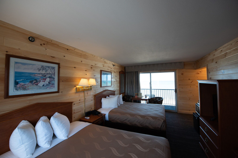 Bedroom 2, Blue Water Beachfront Hotel & Waterpark, Cheboygan