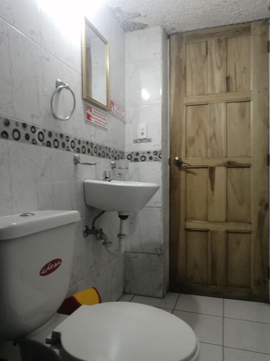 Bathroom 4, Escocie - Hostel, Quito